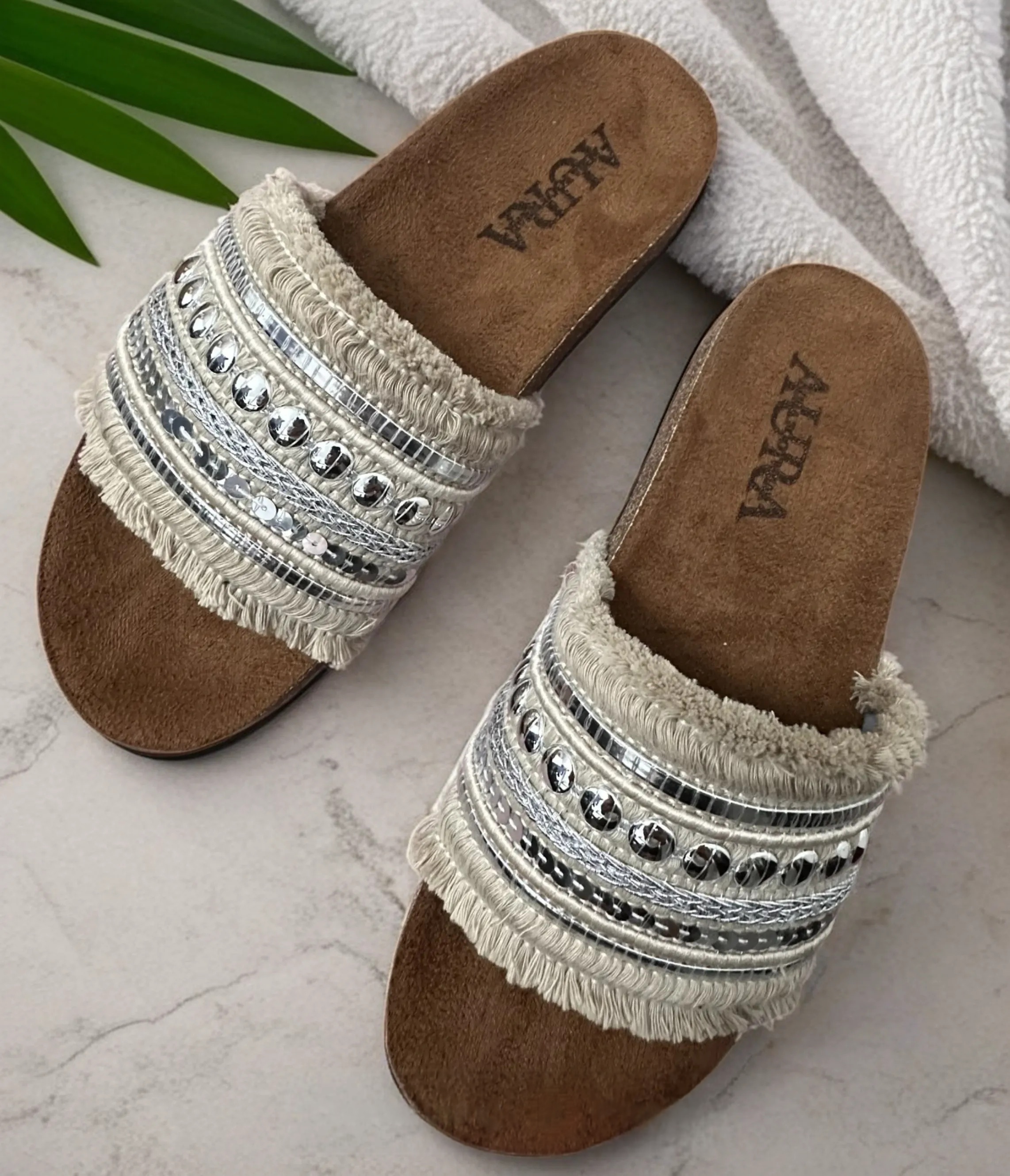 Boho slides